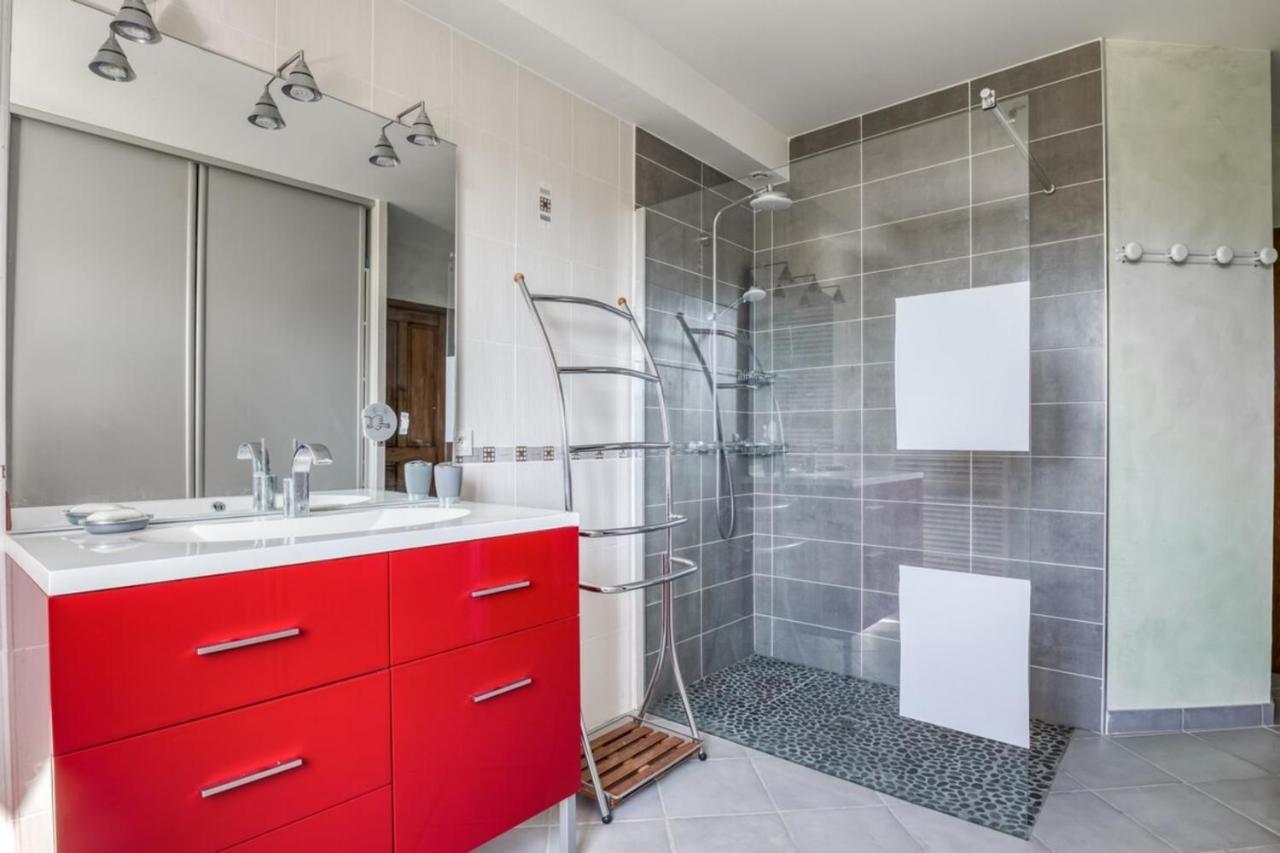 Family Villa At 1H15 From Lyon Precieux Bagian luar foto