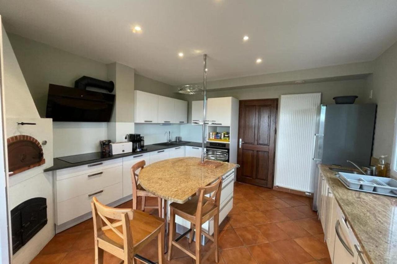 Family Villa At 1H15 From Lyon Precieux Bagian luar foto